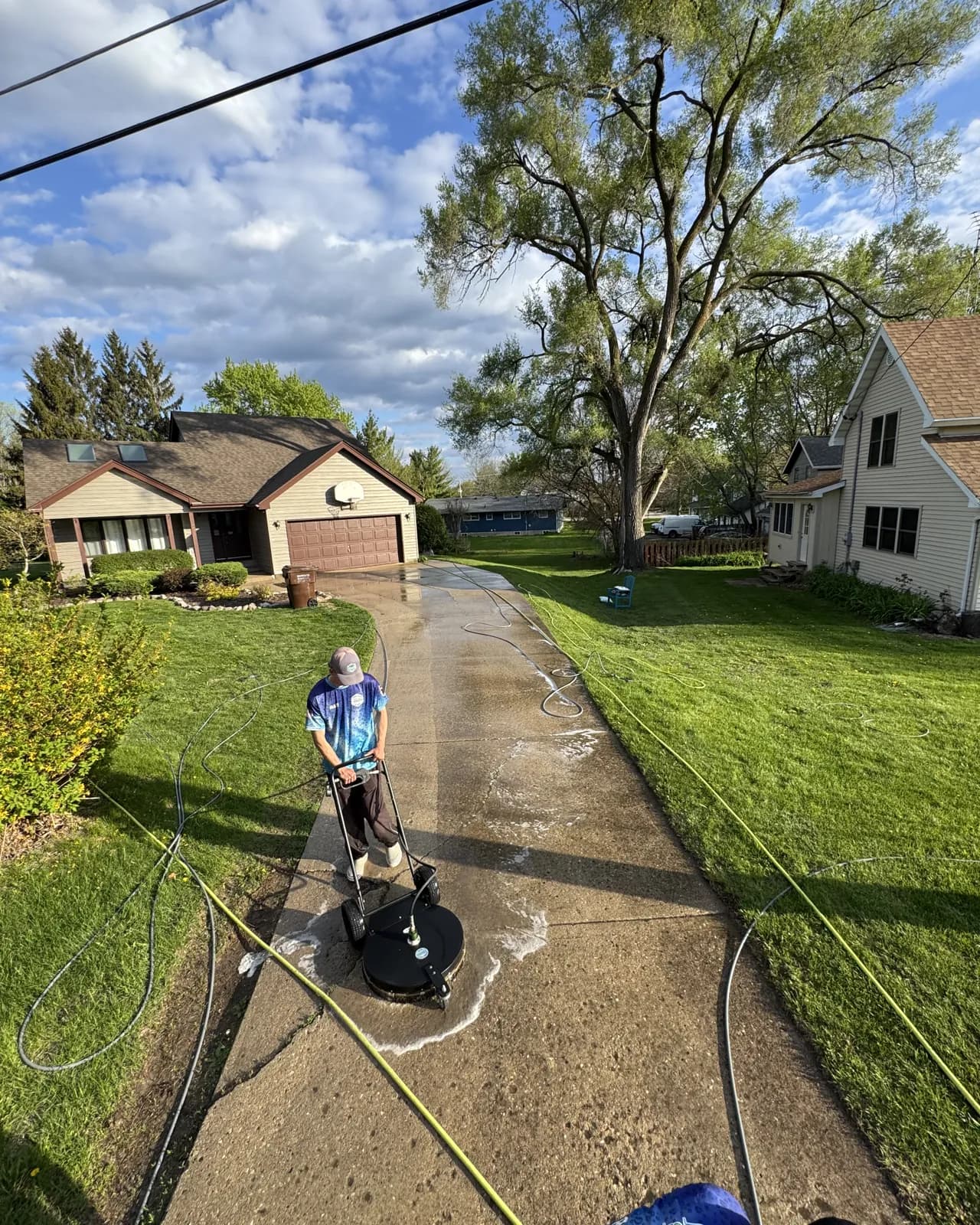 Cleaning a concrete driveway with a surface cleaner